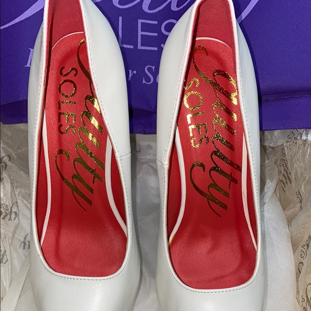 Guilty Soles Elegant Platform Heels - Picture 7 of 14